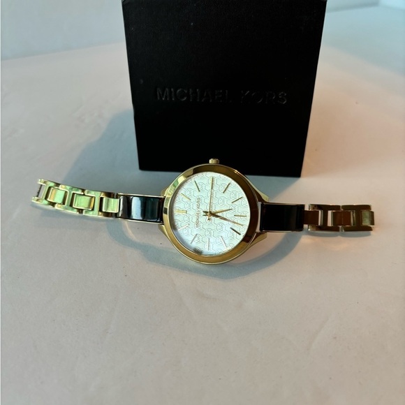 Michael Kors Bracelet Watch With Tortoise Shell on Both Sides of the Bracelet - Picture 3 of 10